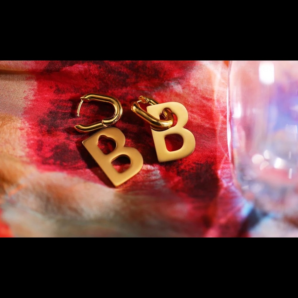 B earrings - Picture 2 of 5